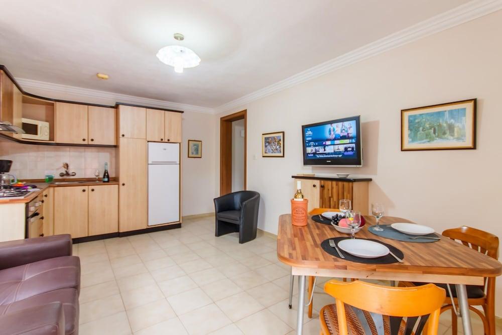 فيلا آند بول 4 ميليها باي ريتريت داخلي