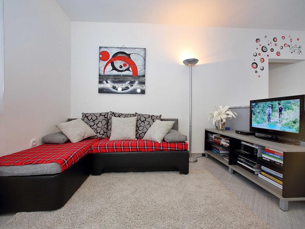 ترانكويل أبارتمنت إن بيبينجي ويذ جاردن