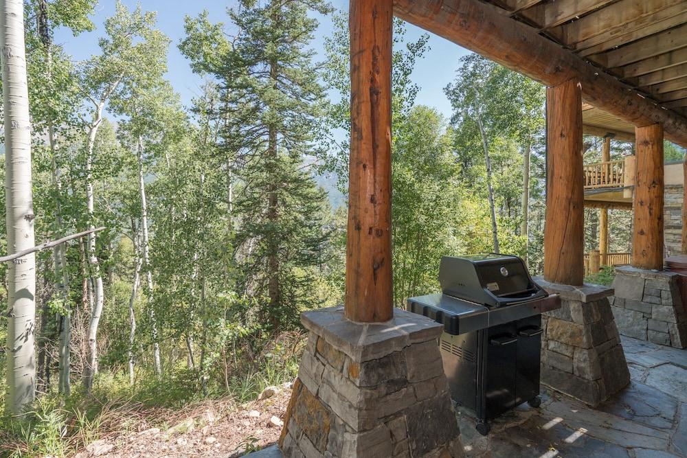 Crystal View by Exceptional Stays BBQ/Picnic Area