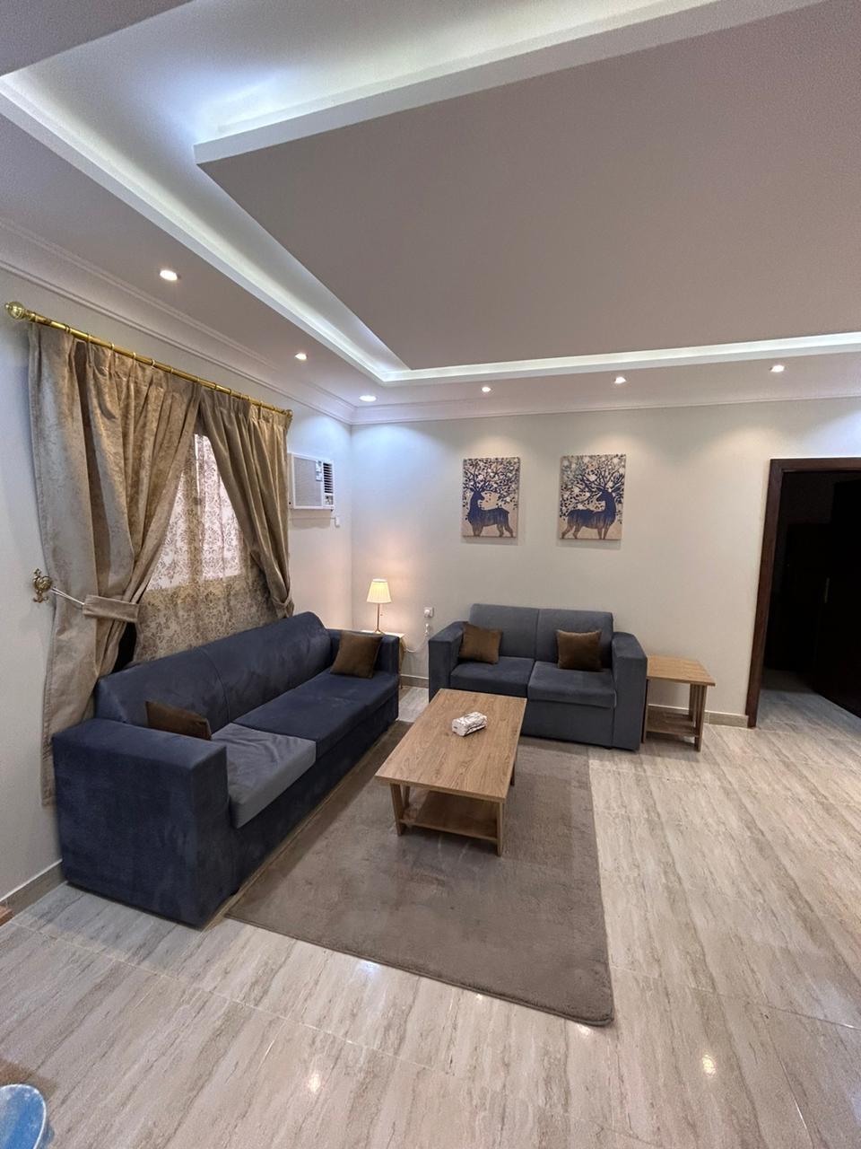 Amazing Room with Comfortable and Simple Furniture | 3956