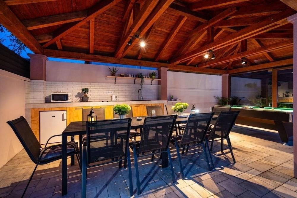 لاكشري فيلا ويذ بول  ٕت