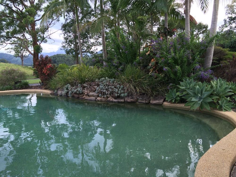 Hillcrest Mountain View Retreat Outdoor Pool