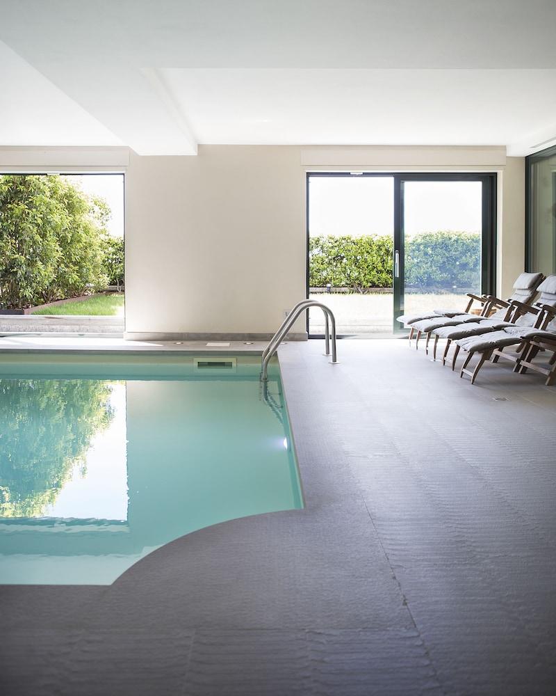 Suite & Pool Como Indoor Pool