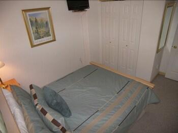 تيمبر تو بيد 2 باثروم  تو بدروم كوندو باي ريدآونينغ غرفة ضيافة