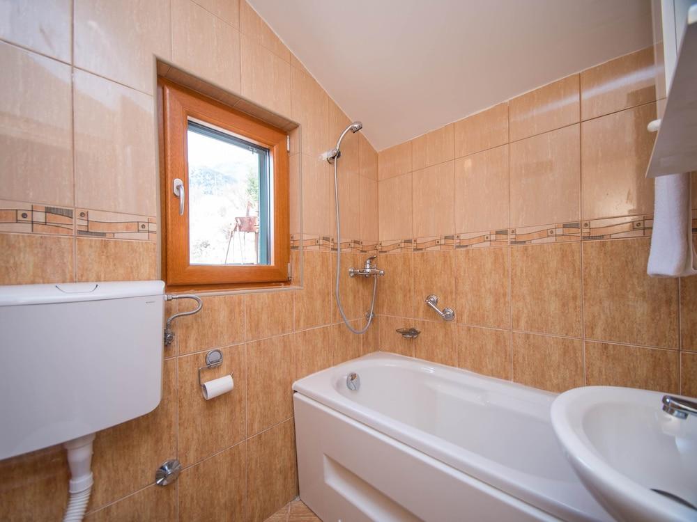 هوليداي هومز سني هيل حمام