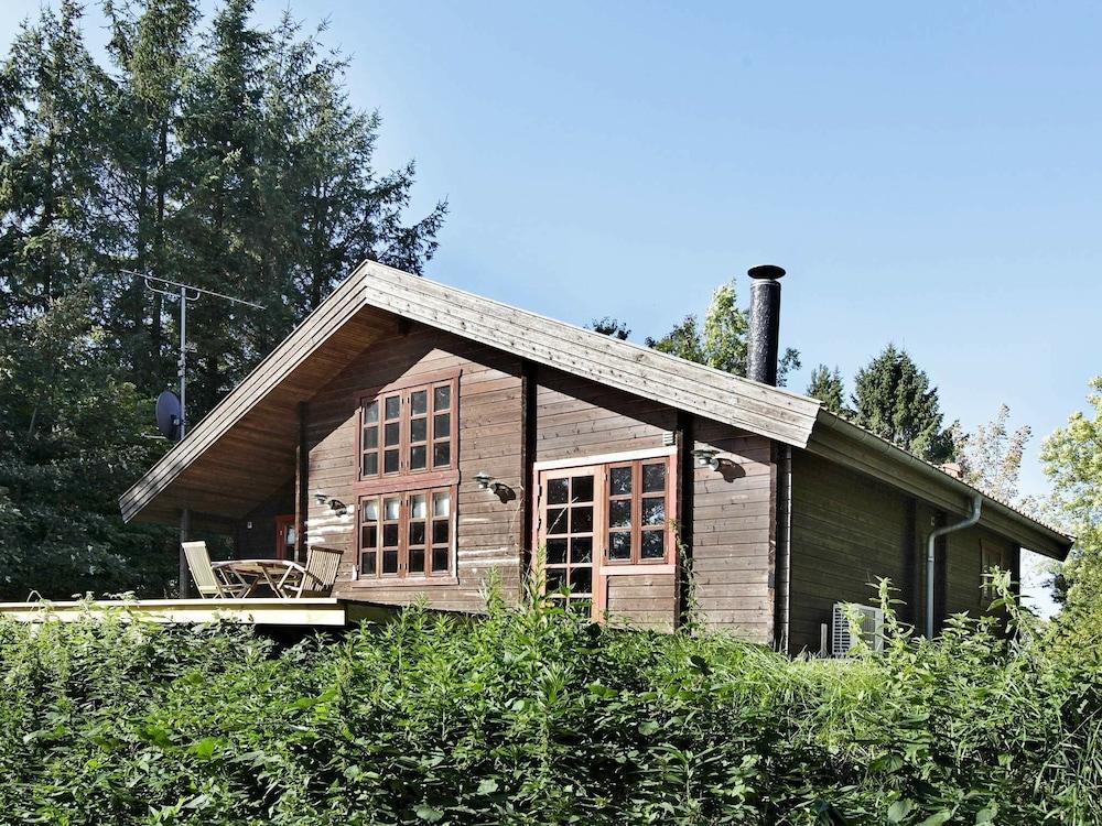 Spacious Holiday Home in Farevejle near Golf Course