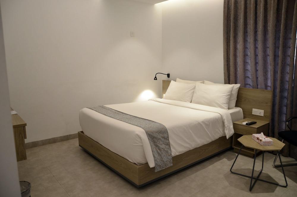 Priyo Nibash Stylish Residential Hotel Featured Image