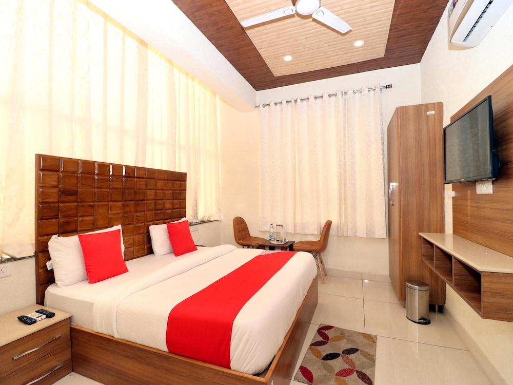 OYO 28142 Hotel Sharrytel