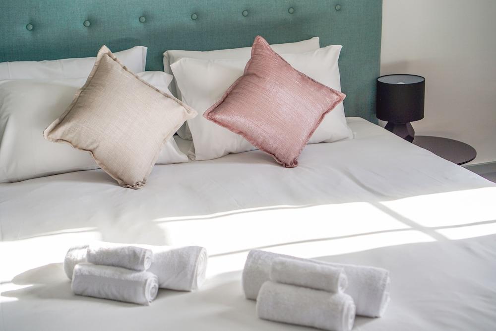 أواسيز أون بيميش هوتل