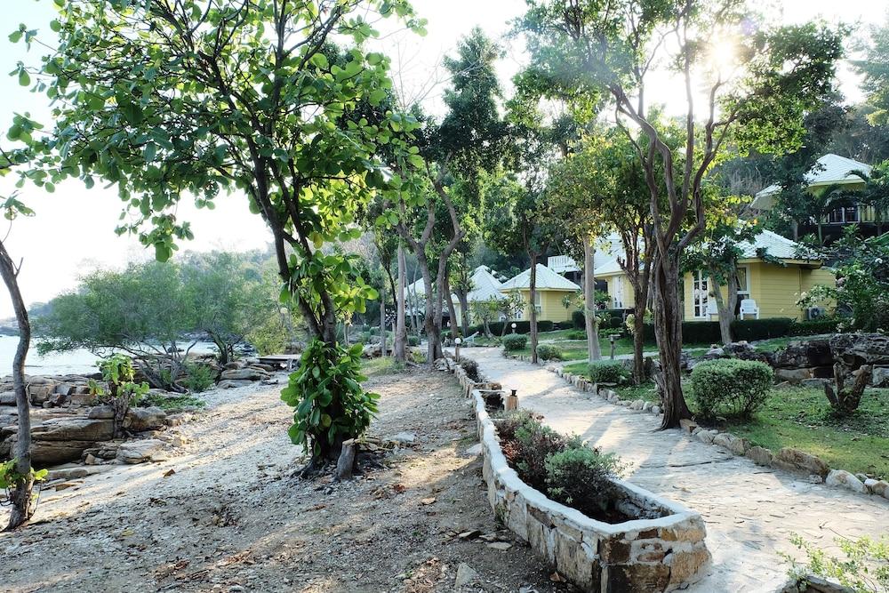 Nimmanoradee Resort Property Grounds