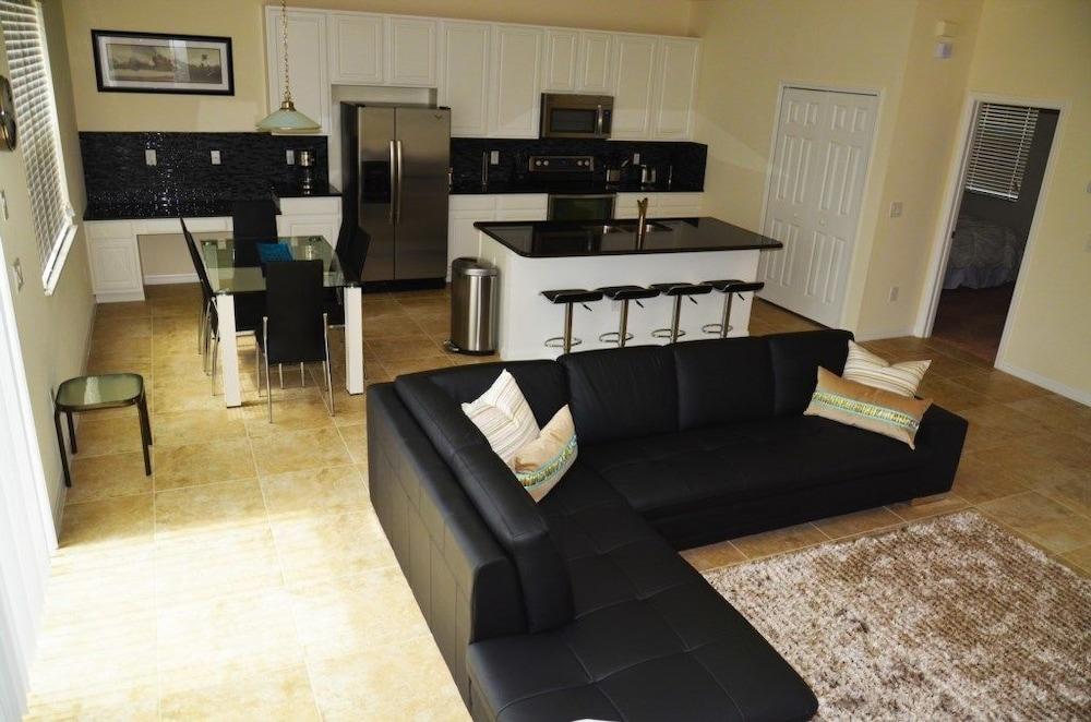 إف دي 51442 - بيلا فيدا ريزورت - 4 بد رومز 3 باث رومز تاون هاوس الردهة