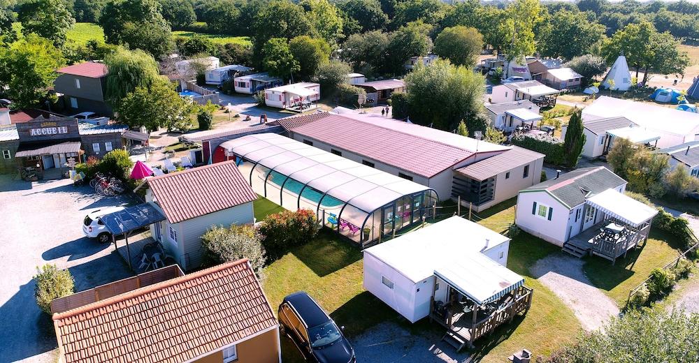 لي بتيت ميزون دون لا بريري منظر من الجو