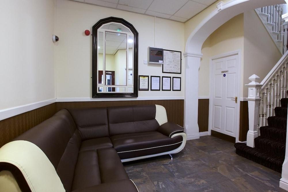 Globe Inn Lobby