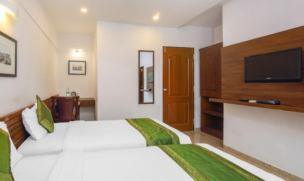 Treebo Swamini Niwas Room