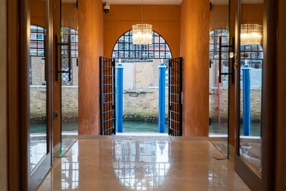 Small Luxury Hotel Ca' di Dio Interior Entrance