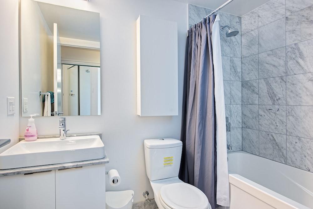 Modern Skyscraper Studio by CN Tower Bathroom