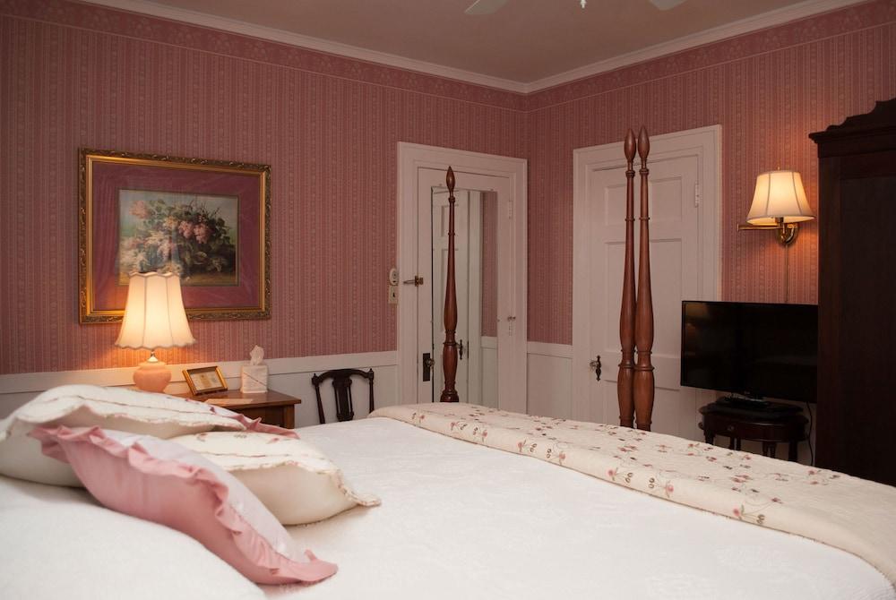 كولونيال كابيتال بد آند بريكفاست غرفة