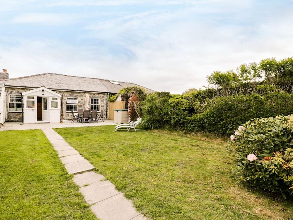 Idris View Property Grounds