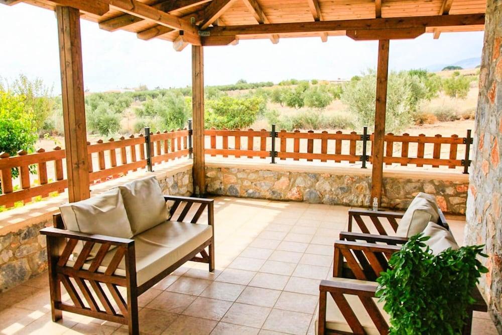 Theo Beach Villa Large Private Pool Walk to Beach Sea Views A C Wifi Car Not Required - 1843 Room