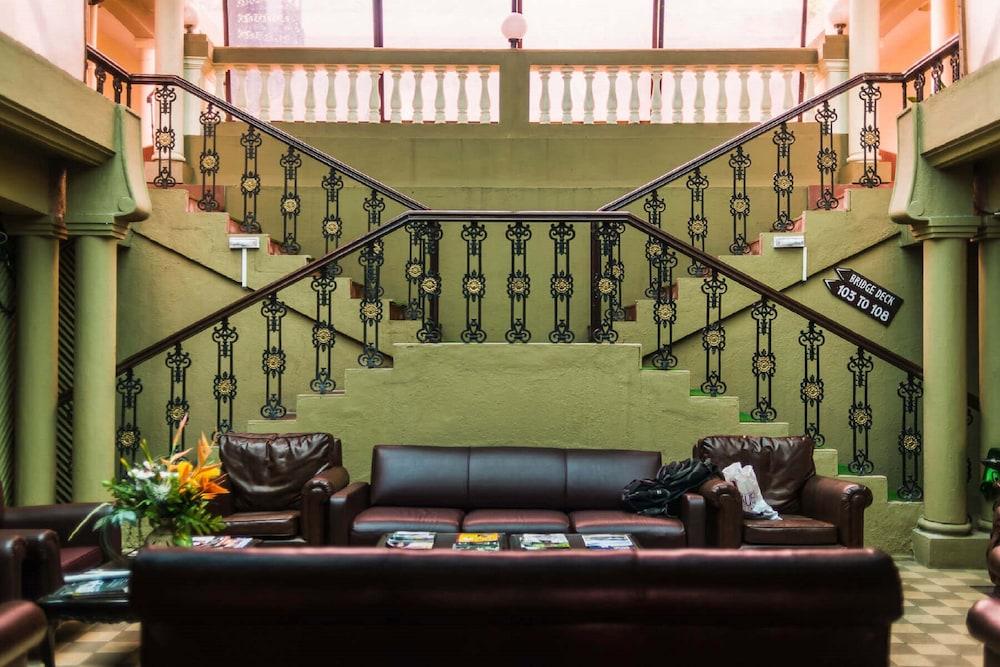 أبر ديك ريزورت - ستاي آند ريلاكس آت ذا هييست بيك لونافالا منطقة الجلوس في الردهة