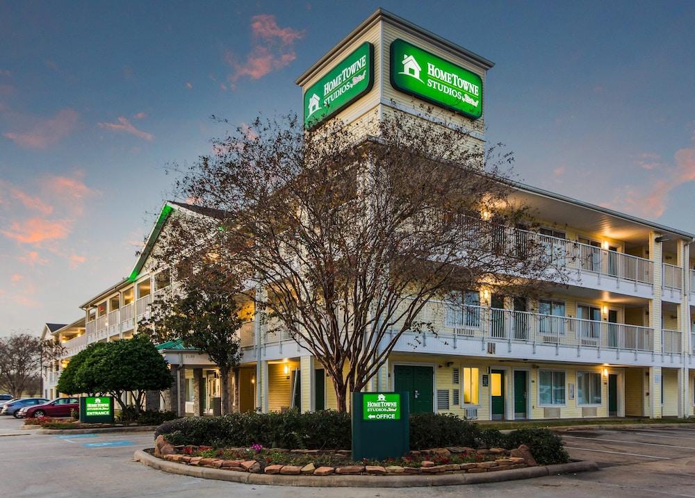 HomeTowne Studios by Red Roof Houston - West Oaks/ Energy Corridor Exterior