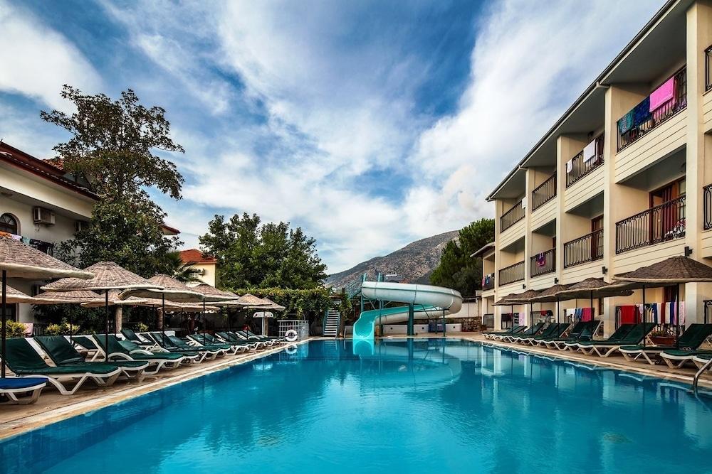 جولدن لايف ريزورت هوتل آند سبا حمام سباحة