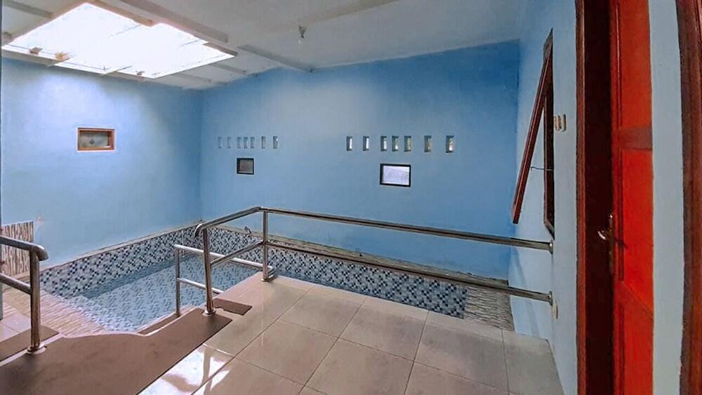 فيلا بوندوك إنداه باي روانج نيامان حمام سباحة مغطى