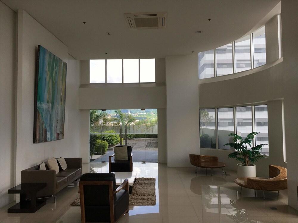 إيه مودرن آند لاكزوريوس ليفينج - للبالغين فقط الردهة