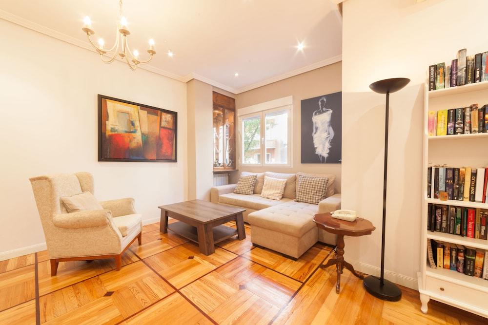 كلاسيكال فلات إن باريو سالامانكا باي ألو هاوسينج أخرى