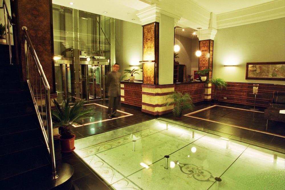 هوتل مونوبول منطقة الاستقبال