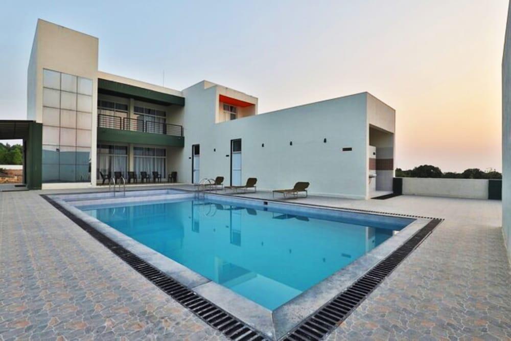 Gir Athiz Resort With Swimming Pool Featured Image