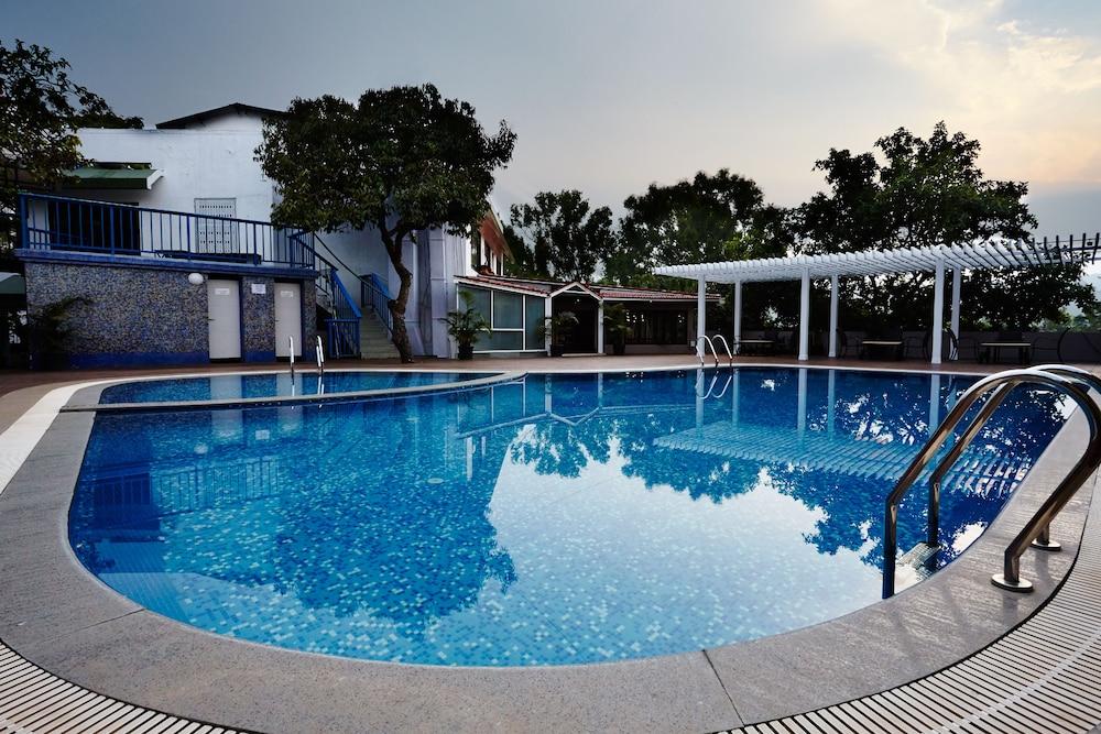 Saj Mahabaleshwar Outdoor Pool