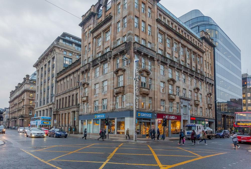 بريمير سويتس بلس غلاسكو  جورج سكوير