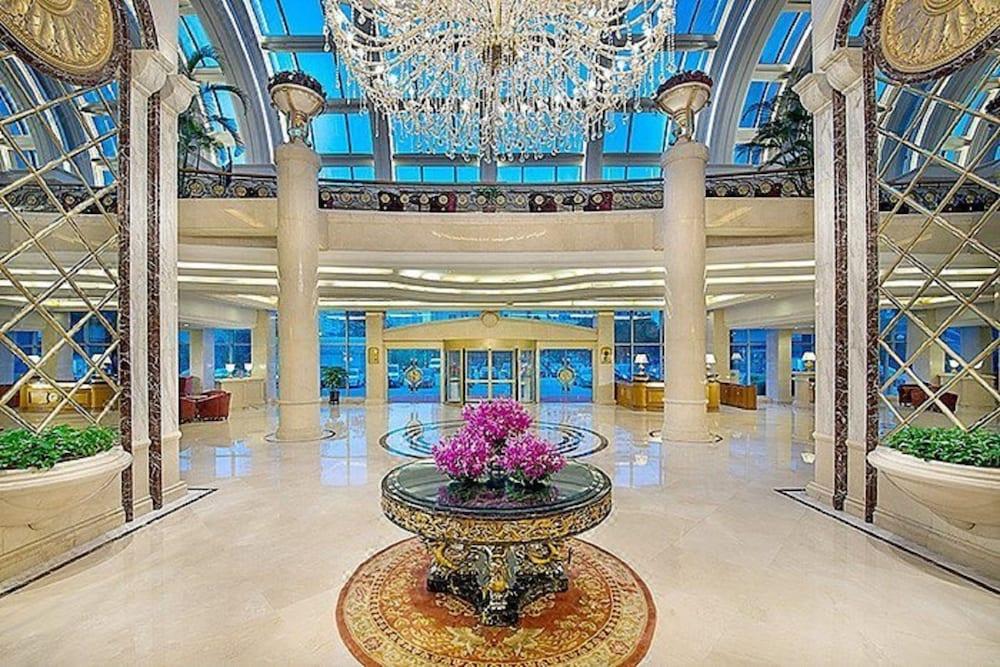 سيليبرتي إنترناشيونال جراند هوتل الردهة