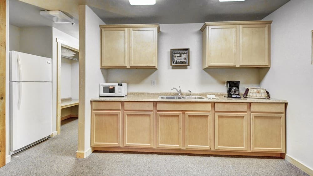 Eagle Fire Lodge & Cabins Room