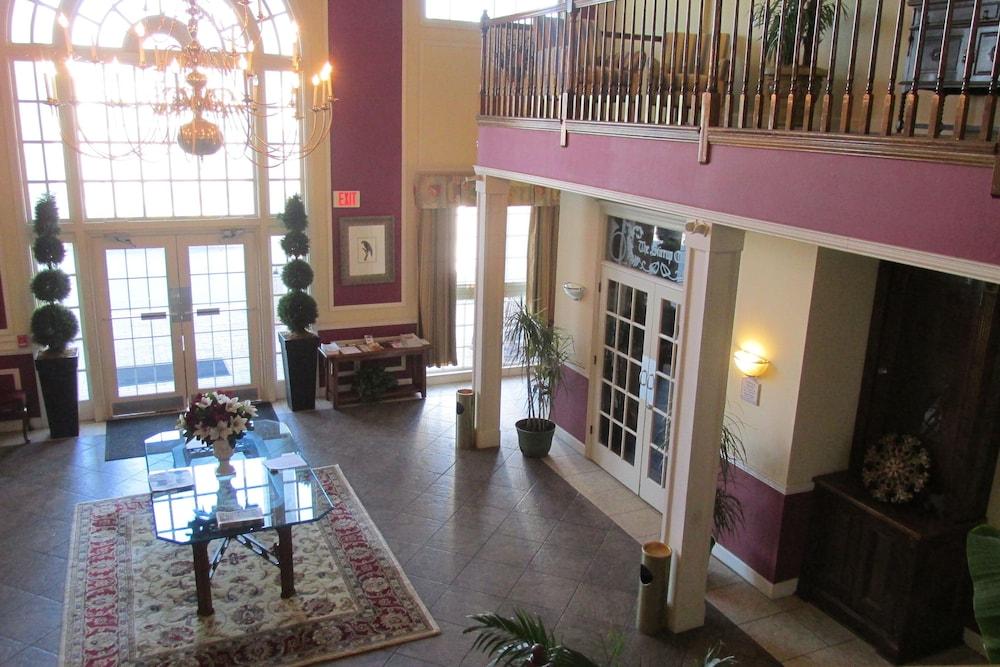White Columns Inn Lobby