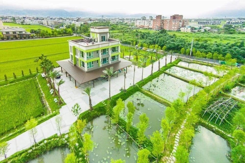 بيوتيفول فيليدج