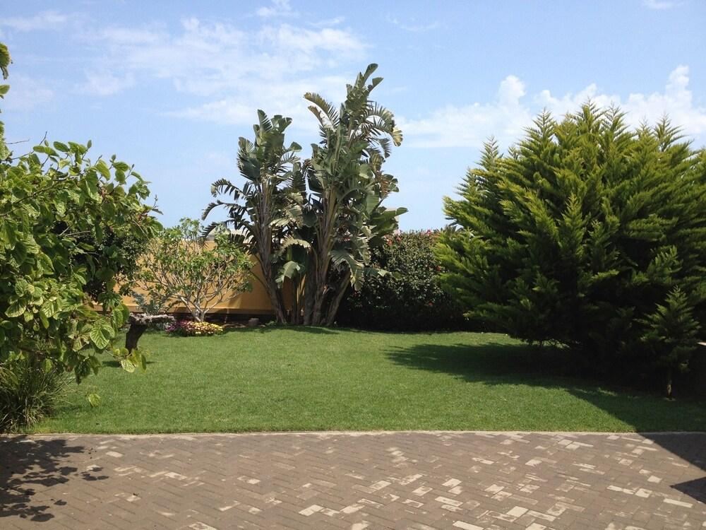 Oceanview Suite Property Grounds