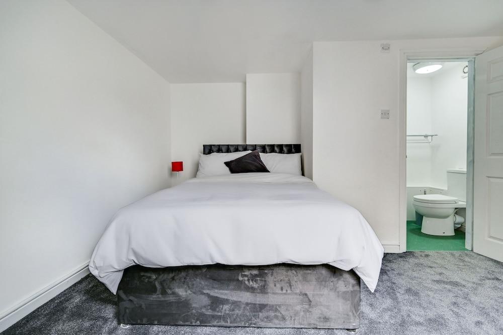 Albert View Room