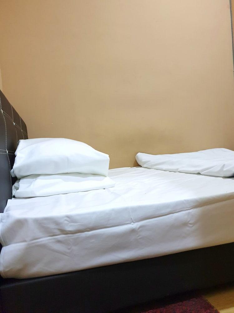 سبوت أون 89723 هوتل إن كيو إيه إكسيلينت إيبو غرفة