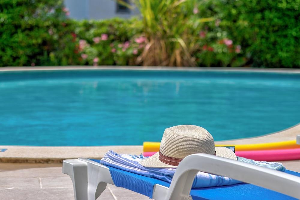 أبارتامينتوس ليفانت بويرتو دي بولينسا حمام سباحة مكشوف