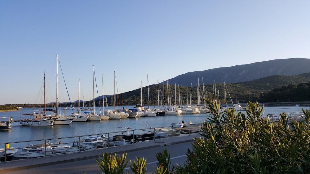 يونيك أنتيستريس أواسيس فيلا أنتيكوا المنطقة المحيطة بالمنشأة