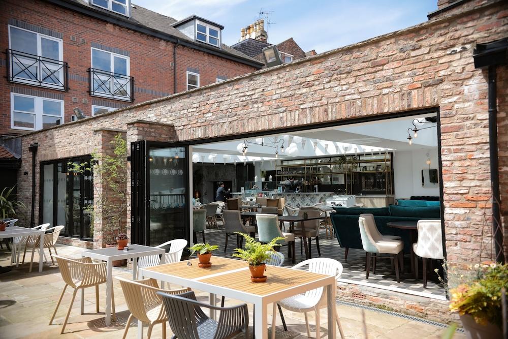 دابل تري باي هيلتون يورك