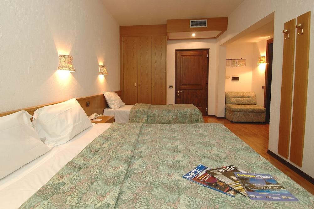 Comtes de Challant Room