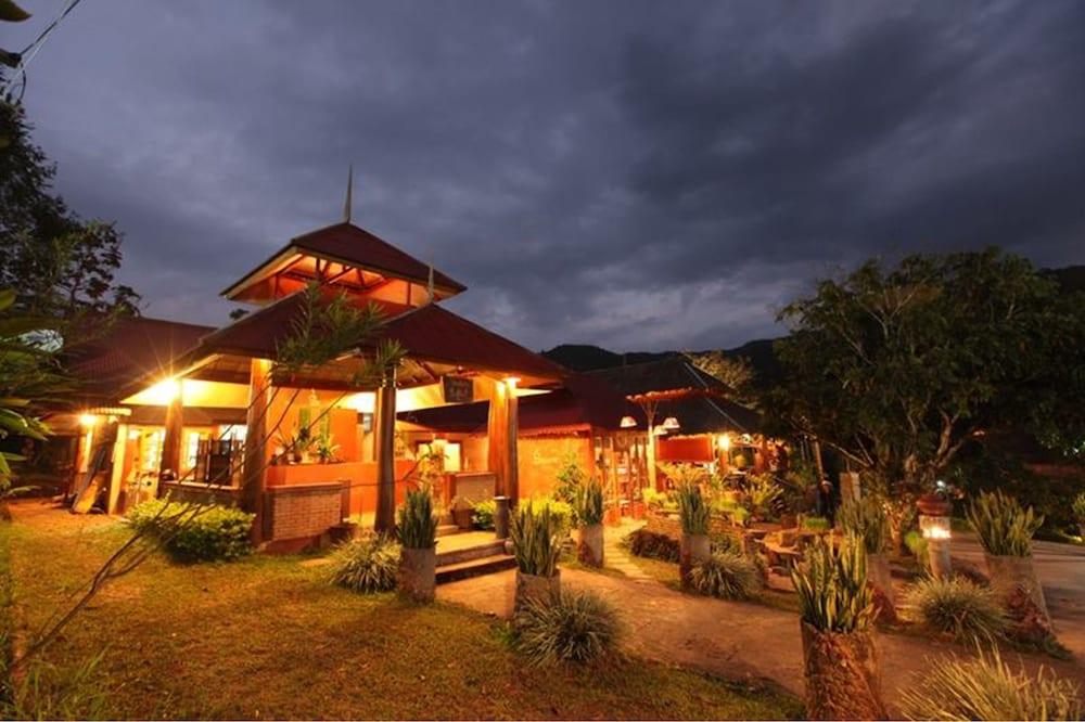Boklua View Resort Reception