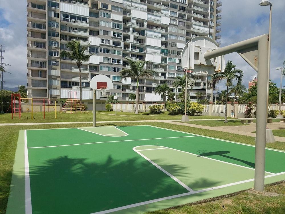 بيتش أبارتمنت ويذ أمايزينج صن رايزيس ملعب كرة السلة