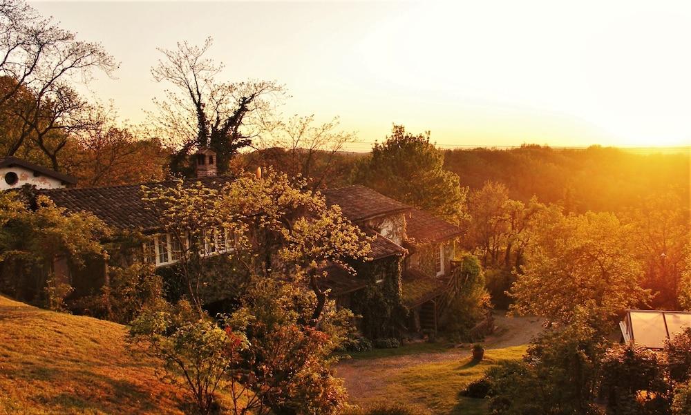 لا ترافيرسينا - أجريتوريزمو دي شارمي المنطقة المحيطة بالمنشأة