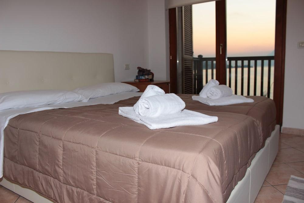 Albergo Navene Room