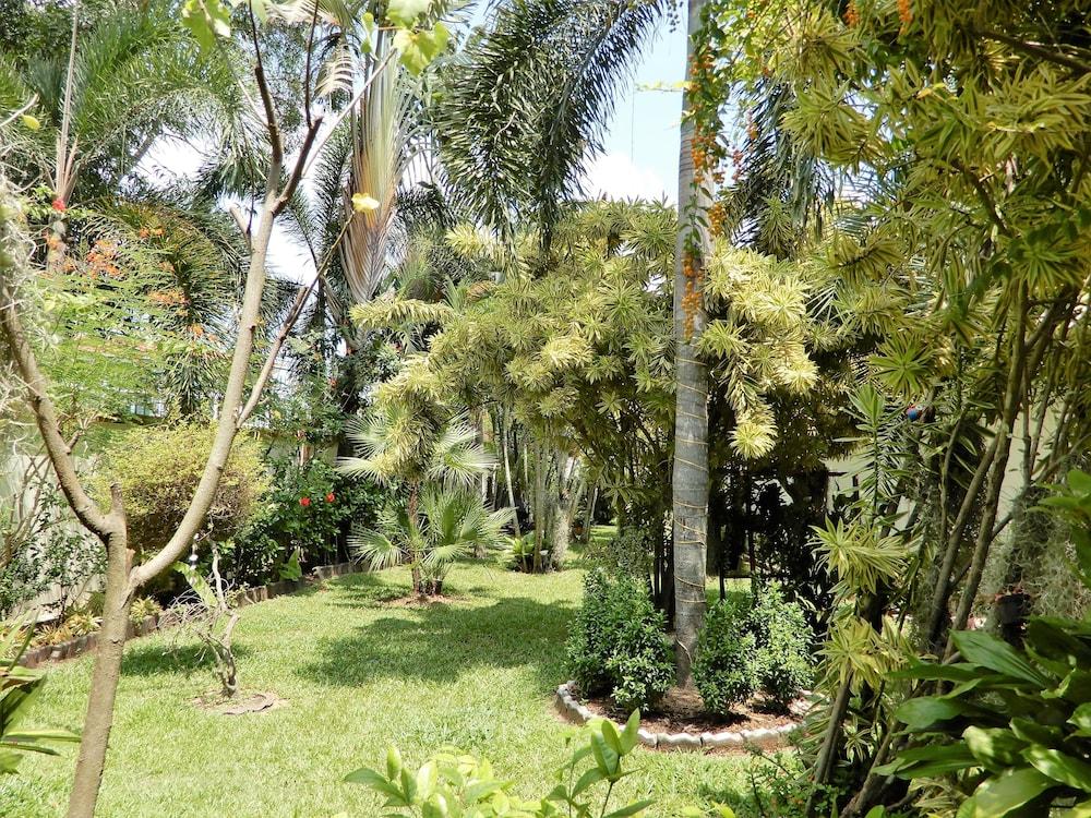 ريلاكسينغ بالم بول فيلا المنطقة الخارجية