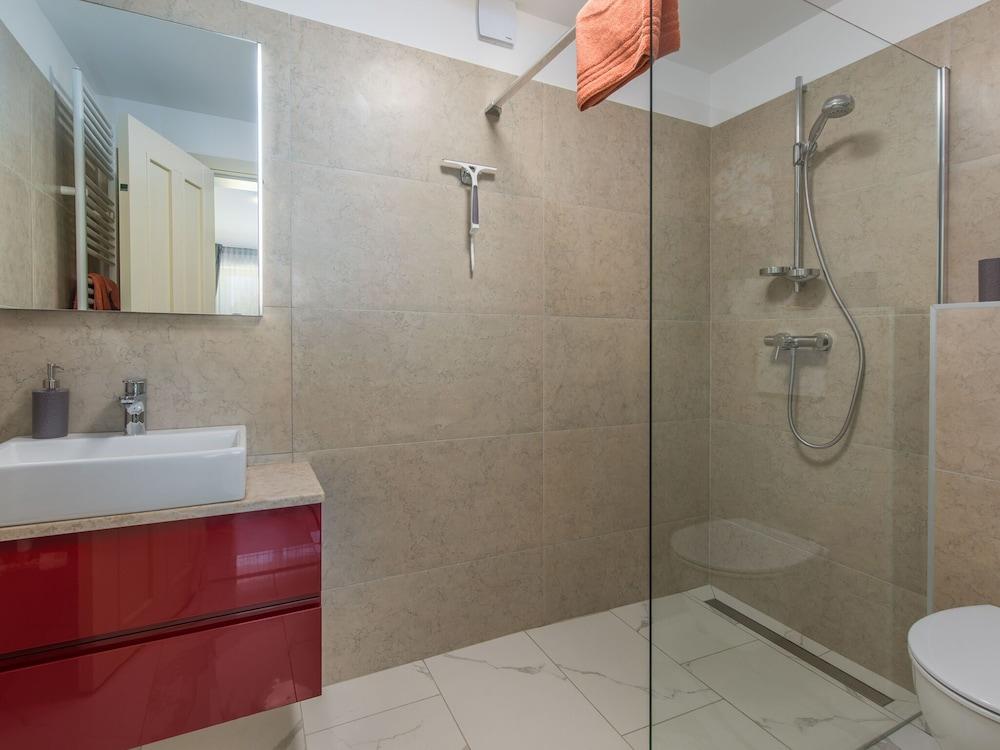 Villa With Private Pool in a Quiet Location With Garden and Grill Bathroom